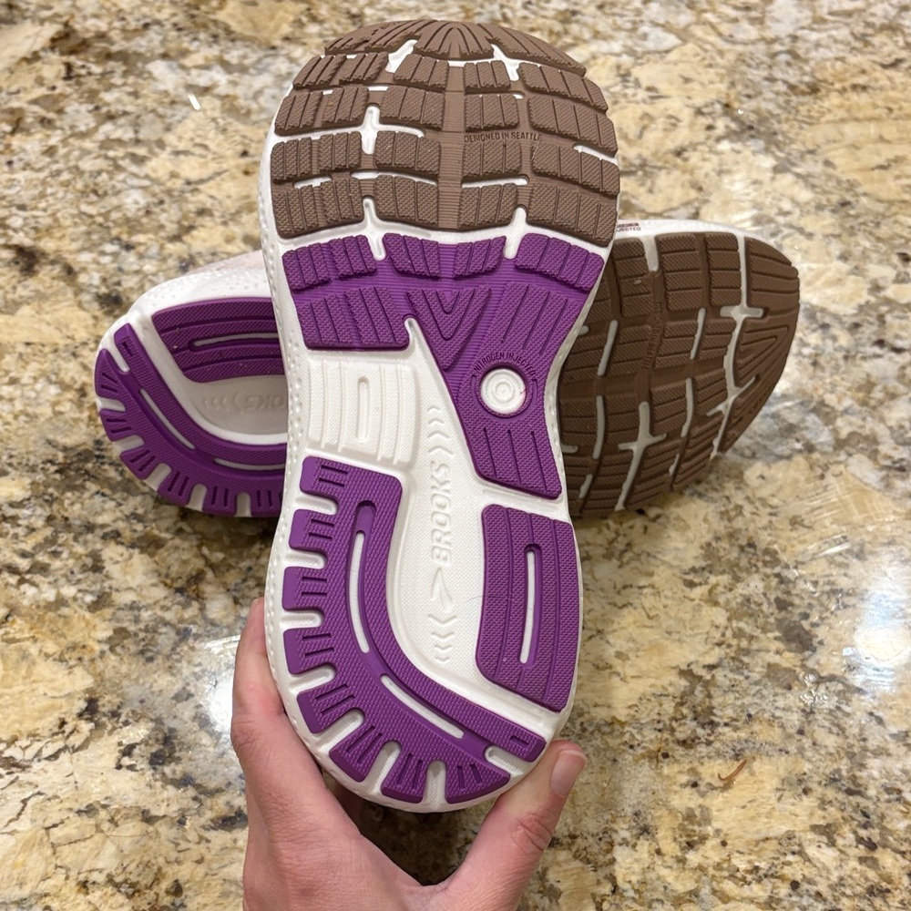 NWT Women's Brooks Ghost Cream and Purple Athletic Shoes 7.5 - Picture 4 of 4